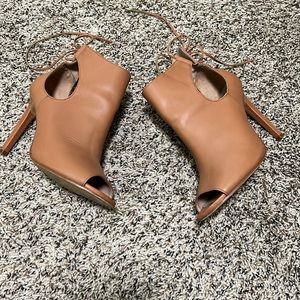 Booty open toe brown size 7